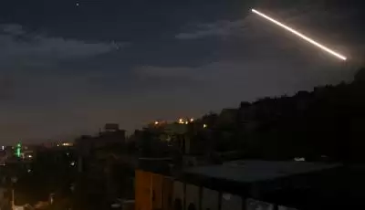 इजरायली मिसाइल हमले ने दमिश्क के आसपास सैन्य स्थलों को बनाया निशाना