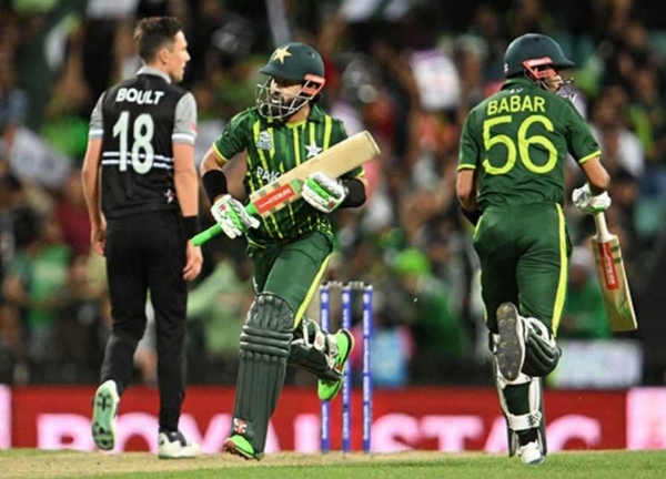 आईसीसी टी-20 विश्व कप के फाइनल में पहुंचा पाकिस्तान, न्यूजीलैंड को 7 विकेट से हराया