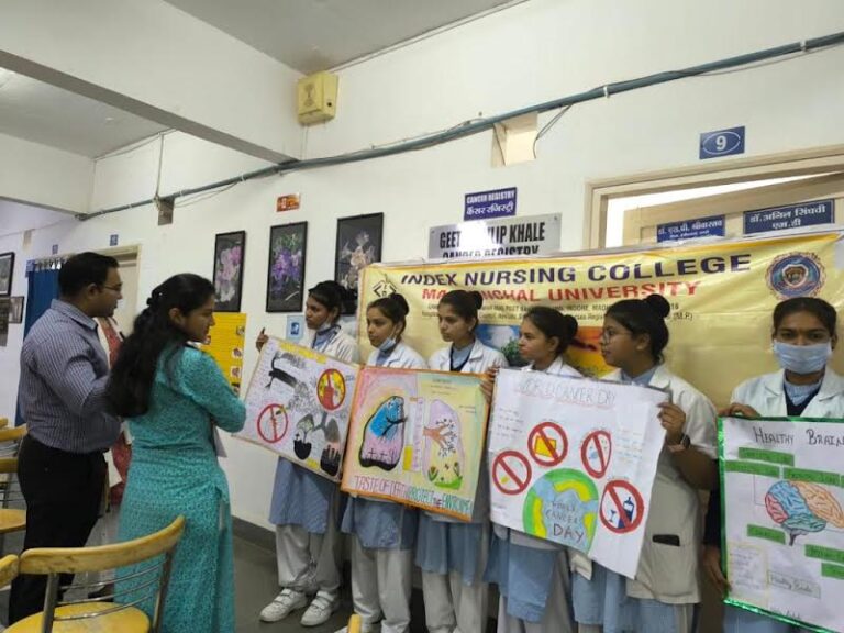 छात्रों ने कैंसर की बीमारी पर पोस्टर प्रदर्शनी में दिए सार्थक संदेश